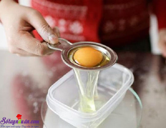 Cách làm cơm viên xúc xích chiên giòn ngon miệng