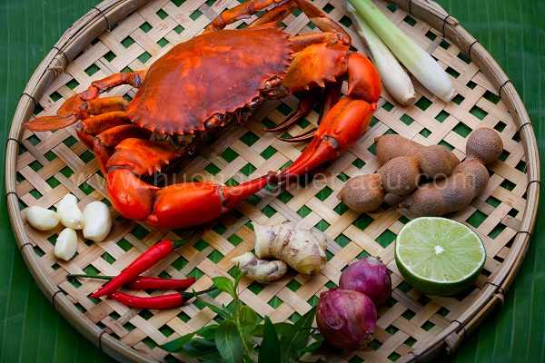 Cách làm cua rang me cho cả nhà thích mê