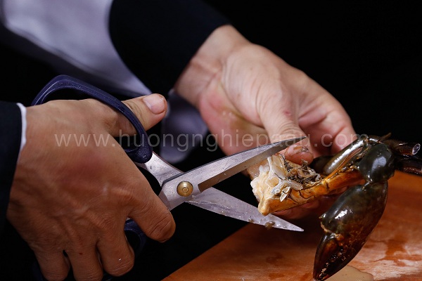 Cách làm cua rang me cho cả nhà thích mê