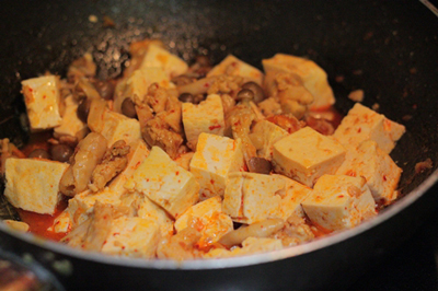 Cách làm đậu hũ sốt nấm ngày rằm