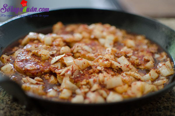 Cách làm đậu phụ rán trứng kiểu Hàn chua cay tuyệt ngon