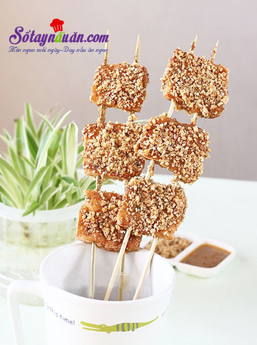 Cách làm đậu phụ sốt vừng xiên que cực thơm ngon