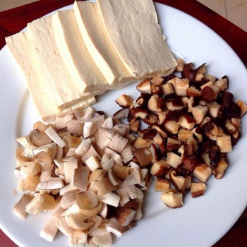 Cách làm đậu xốt nấm lạ miệng, thơm ngon