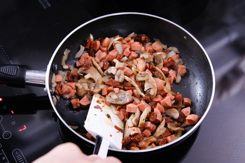 Cách làm dừa hỏa diệm sơn, cơn sốt mới bùng nổ khắp 2 miền