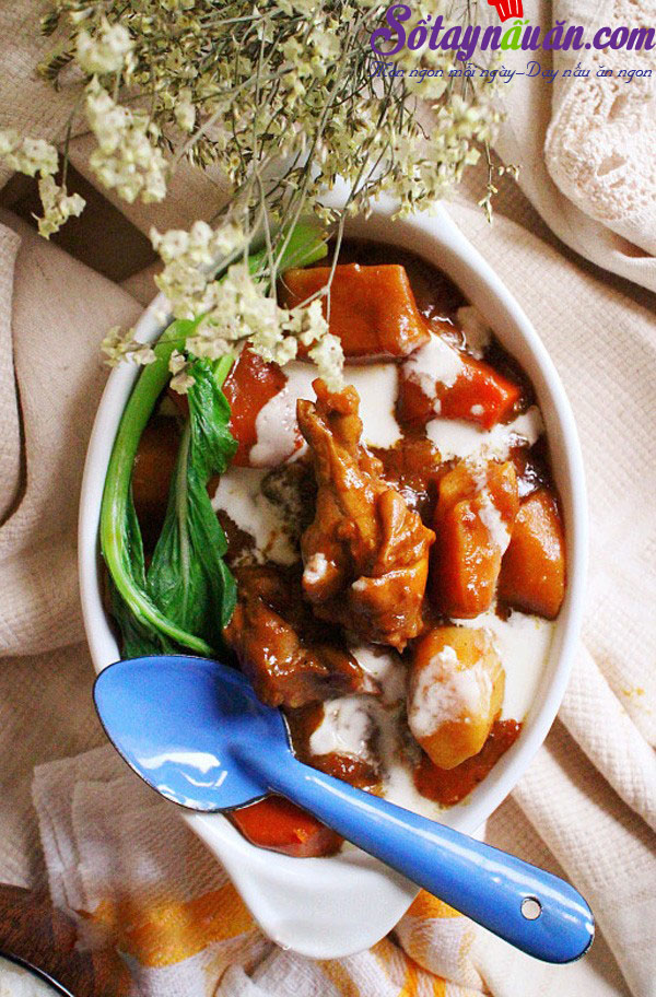 Cách làm gà cà ri với kem lạ miệng mà tuyệt ngon