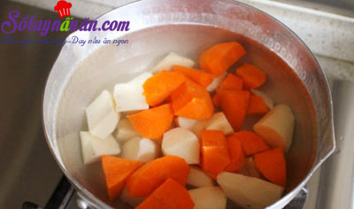 Cách làm gà cà ri với kem lạ miệng mà tuyệt ngon