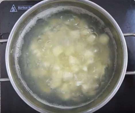 Cách làm gà cay phô mai kiểu Hàn siêu ngon ngay tại nhà