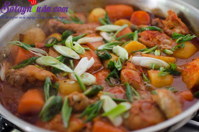 Cách làm gà hầm cay phong cách Hàn ngon tuyệt cú mèo