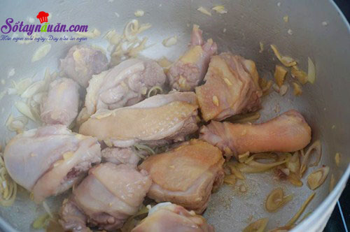 Cách làm gà hầm sả quyến rũ cả nhà