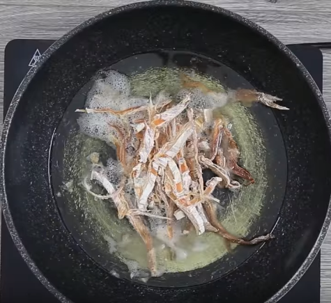 Cách làm gà rang muối ngon "bá cháy", chồng ăn xong cũng phải năn nỉ làm thêm