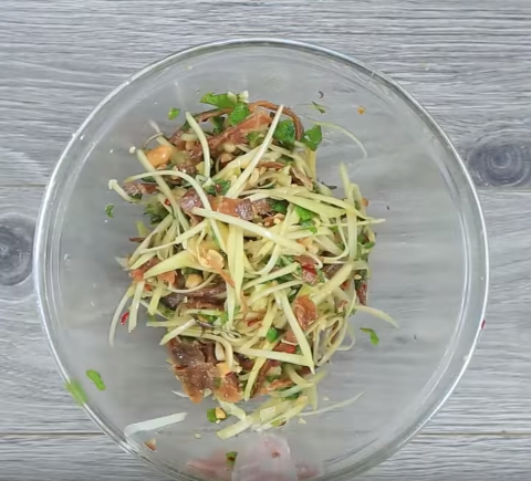 Cách làm gà rang muối ngon "bá cháy", chồng ăn xong cũng phải năn nỉ làm thêm