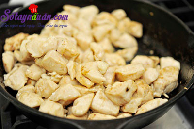 Cách làm gà xào kiểu Thái cực kỳ hấp dẫn