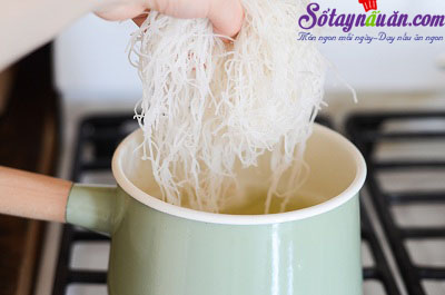 Cách làm gỏi cuốn chấm sốt bơ đậu phộng ngon mê mẩn