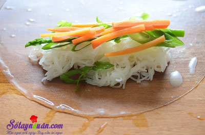 Cách làm gỏi cuốn chấm sốt bơ đậu phộng ngon mê mẩn