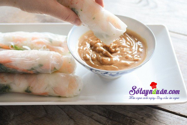 Cách làm gỏi cuốn chấm sốt bơ đậu phộng ngon mê mẩn