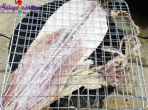 Cách làm gỏi xoài mực khô lạ miệng mà ngon