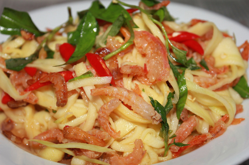 Cách làm gỏi xoài tôm khô ăn ngon chảy nước miếng