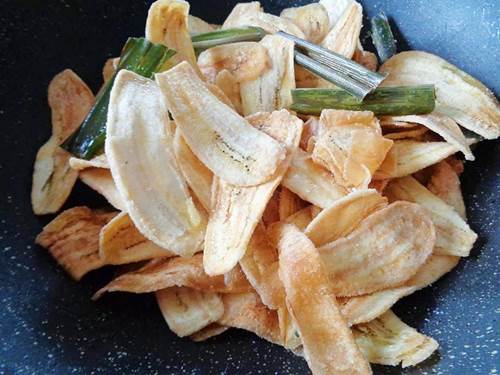 Cách làm hành phi giòn tan, vàng ruộm, dùng cả tháng mà không bị ỉu