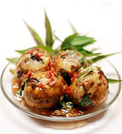 Cách làm hay món Trứng vịt lộn xào me cực ngon