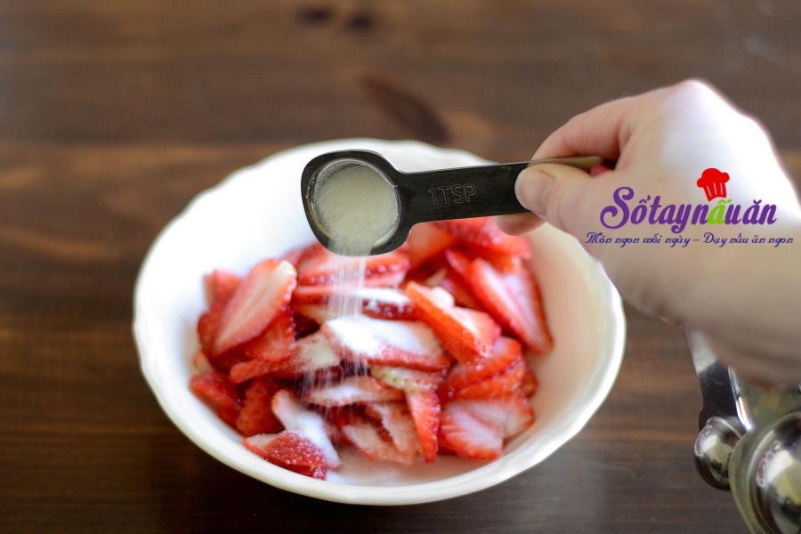 Cách làm kem dâu tây socola
