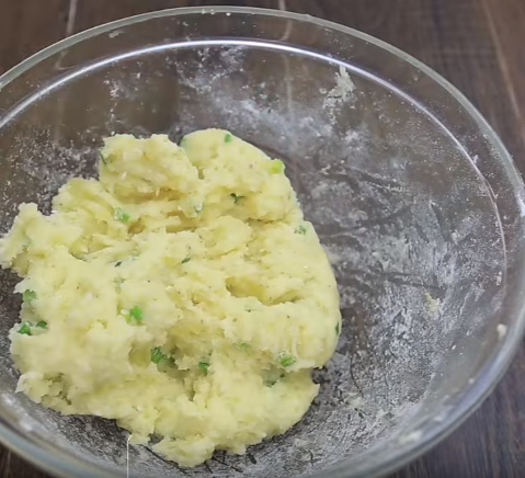 Cách làm kẹo lạc vừa đơn giản lại vừa thơm bùi, giòn tan