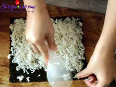 Cách làm kimbap Hàn Quốc siêu ngon, cực đơn giản tại nhà