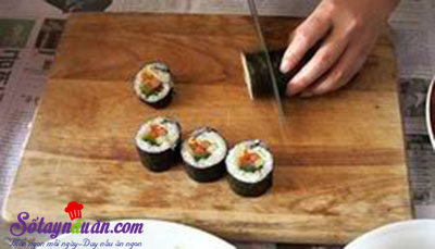 Cách làm kimbap Hàn Quốc siêu ngon, cực đơn giản tại nhà