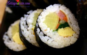 Cách làm kimbap Hàn Quốc siêu ngon, cực đơn giản tại nhà