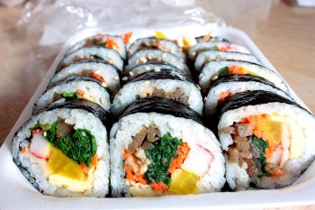 Cách làm kimbap ngon theo chuẩn ẩm thực Hàn Quốc