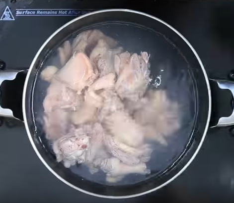 Cách làm mận dầm chua cay mặn ngọt, giòn ngon chẳng kém ngoài hàng