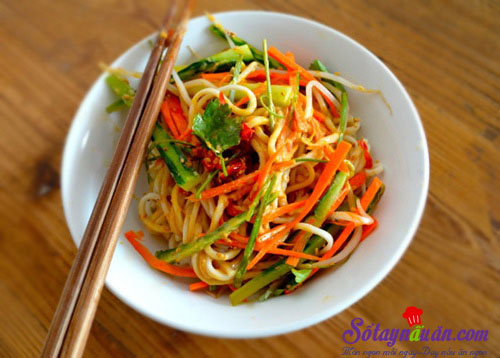 Cách làm mì lạnh đơn giản mà tuyệt ngon