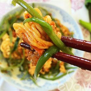 Cách làm mì tôm trộn chua cay