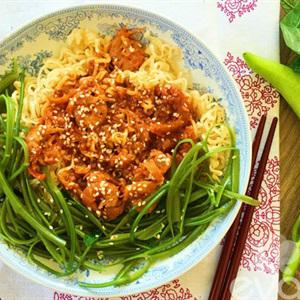 Cách làm mì tôm trộn chua cay