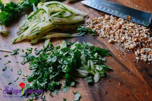 Cách làm mì trộn thịt gà ngon đến miếng cuối cùng