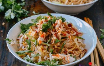 Cách làm mì trộn thịt gà ngon đến miếng cuối cùng