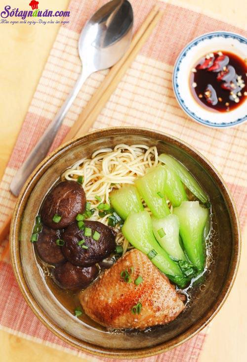 Cách làm mì vịt tiềm thơm ngon đúng điệu