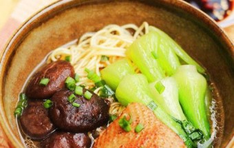 Cách làm mì vịt tiềm thơm ngon đúng điệu