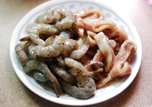 Cách làm mì xào hải sản thơm ngát cho bữa cơm tối cuối tuần