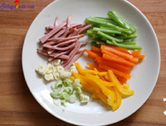 Cách làm mì xào rau củ thơm ngon hấp dẫn