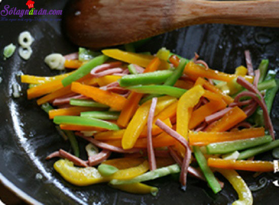 Cách làm mì xào rau củ thơm ngon hấp dẫn