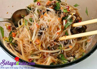 Cách làm miến trộn chua cay mát giòn cho ngày nắng nóng