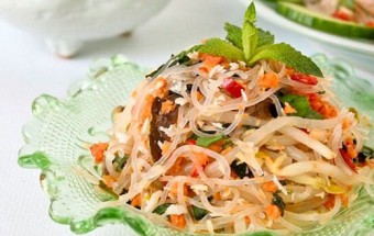 Cách làm miến trộn chua cay mát giòn cho ngày nắng nóng