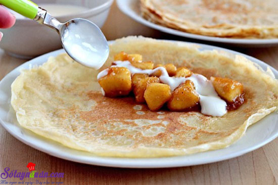 Cách làm món bánh crepe nhân táo đơn giản mà ngon