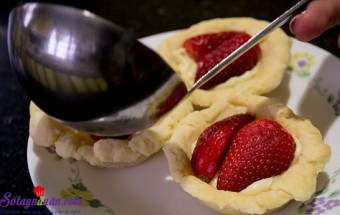 Cách làm món bánh nướng nhân dâu tây đơn giản mà ngon