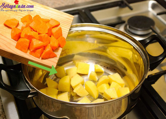 Cách làm món gà om cay ngon tuyệt ngày đông lạnh