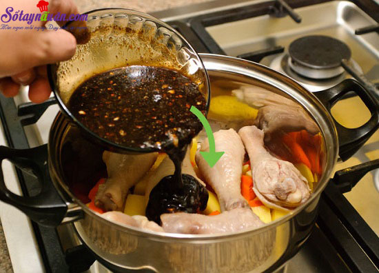 Cách làm món gà om cay ngon tuyệt ngày đông lạnh