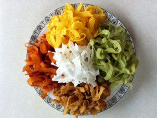 Cách làm mứt dừa ngũ sắc bằng nguyên liệu tự nhiên