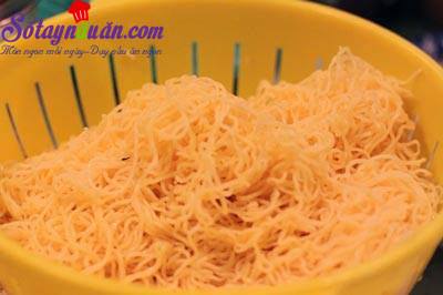 Cách làm mỳ trứng xá xíu cho bữa sáng đầy năng lượng