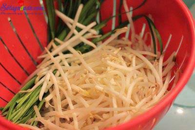 Cách làm mỳ trứng xá xíu cho bữa sáng đầy năng lượng