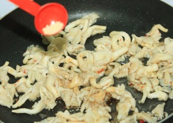 Cách làm nấm bào ngư xào bông thiên lí thanh mát, bổ dưỡng